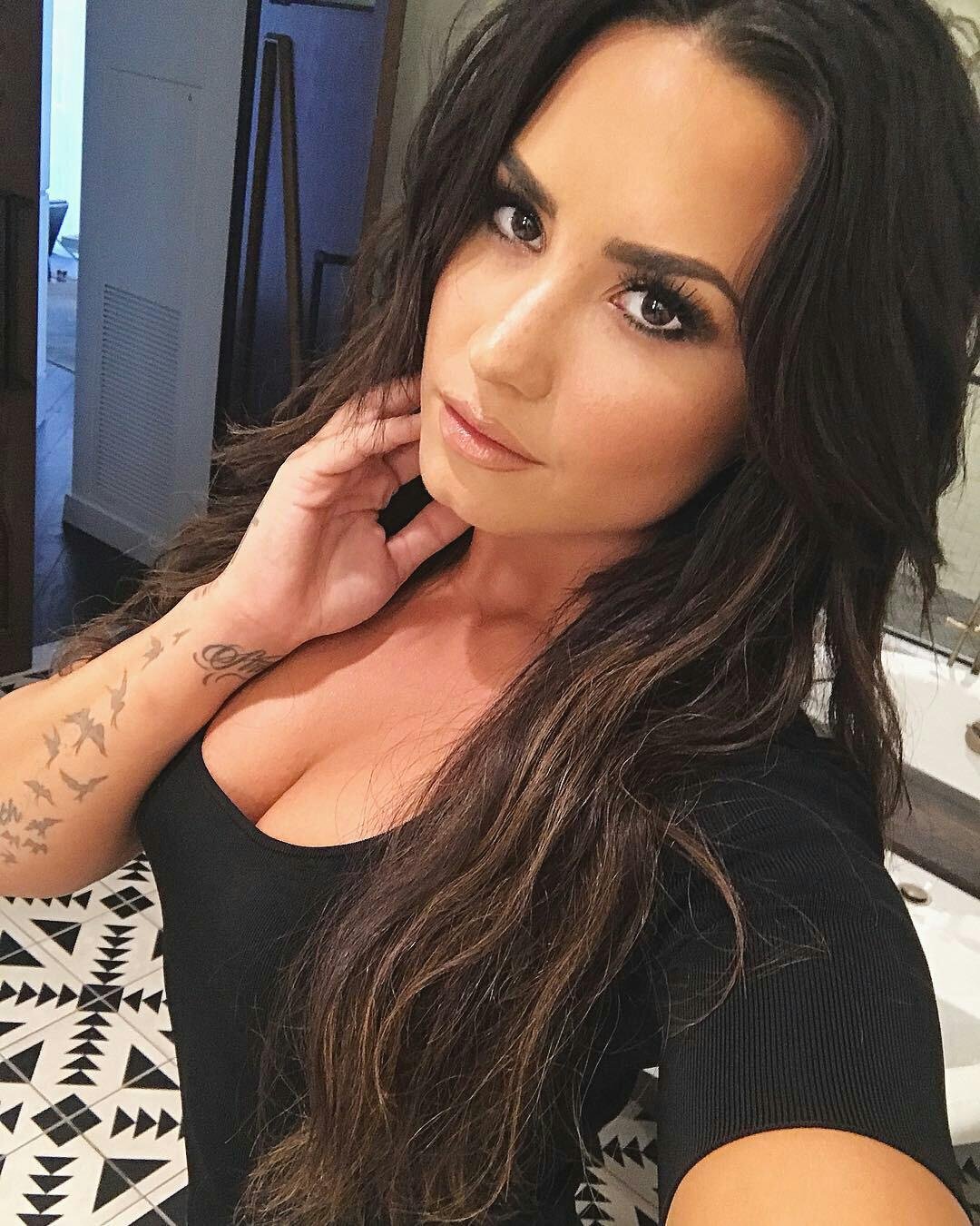 Jesus fuck I can't handle Demi Lovato