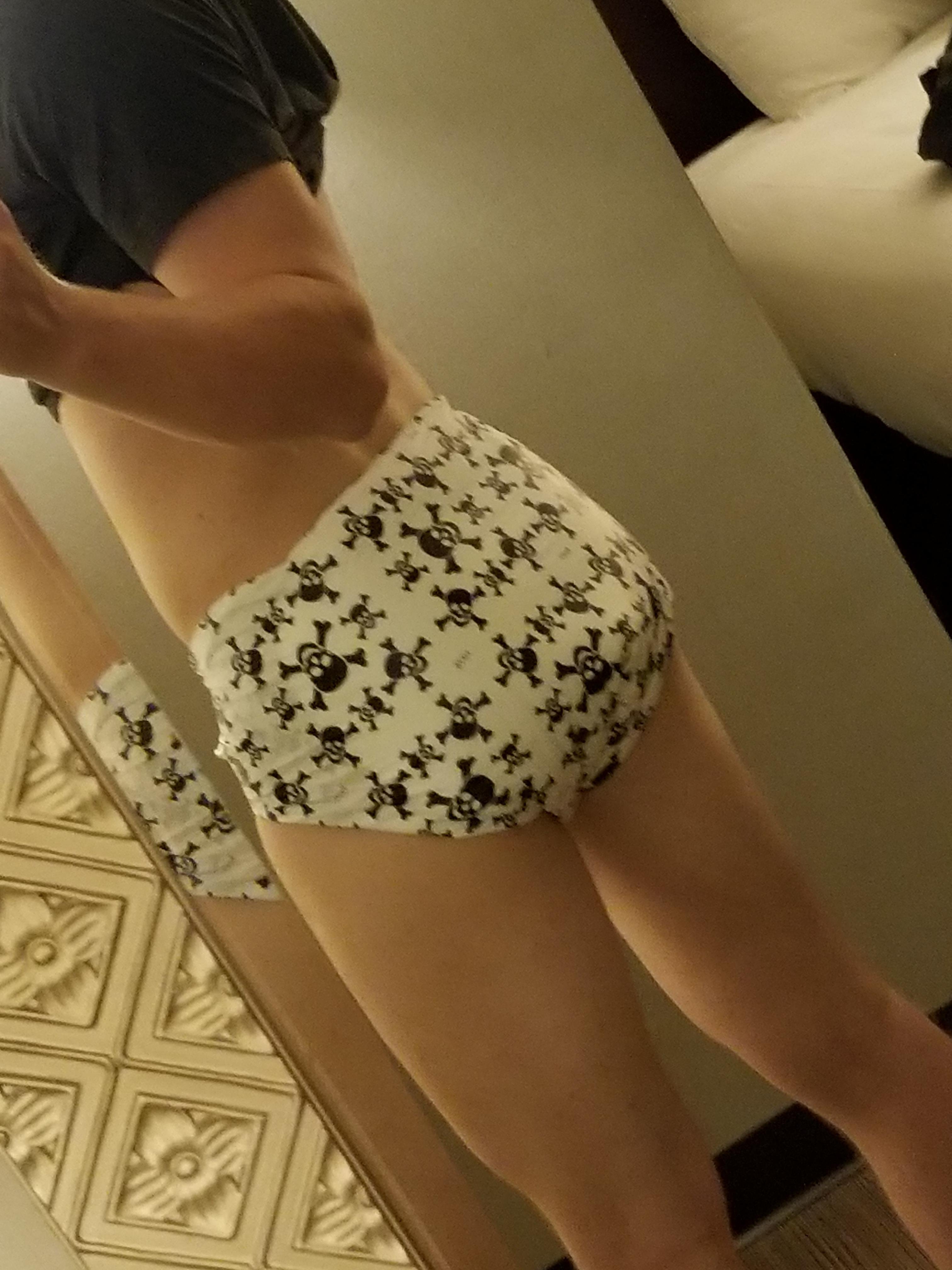 My cute diaper butt :3