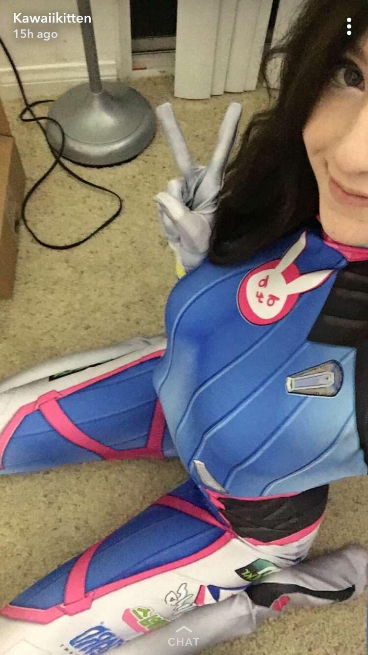 Guess who got a D.va suit! A lovely friend bought it for me and I’m IN LOVE 