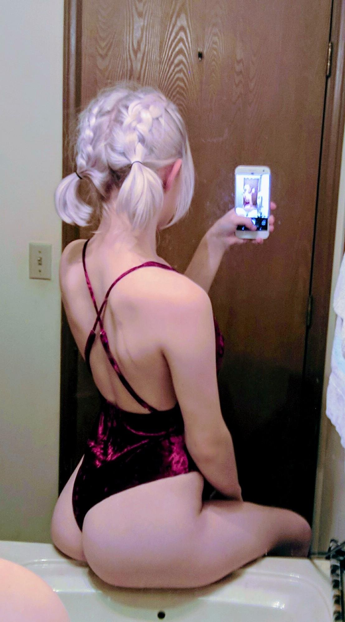 Trying to take an ass/counter pic is really hard when you're a midget.