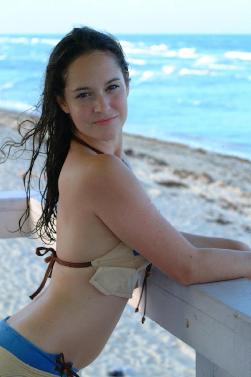 Pictures of teen Sweet Stephanie looking very fuckable on a beach