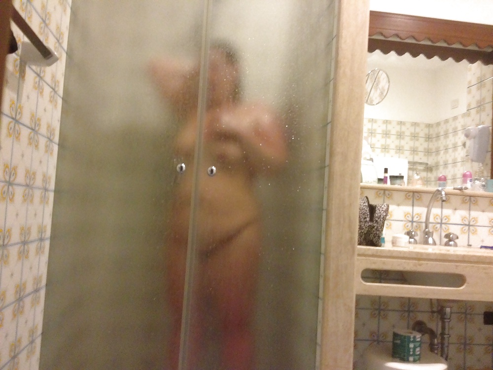Her in shower guess the size of her tits