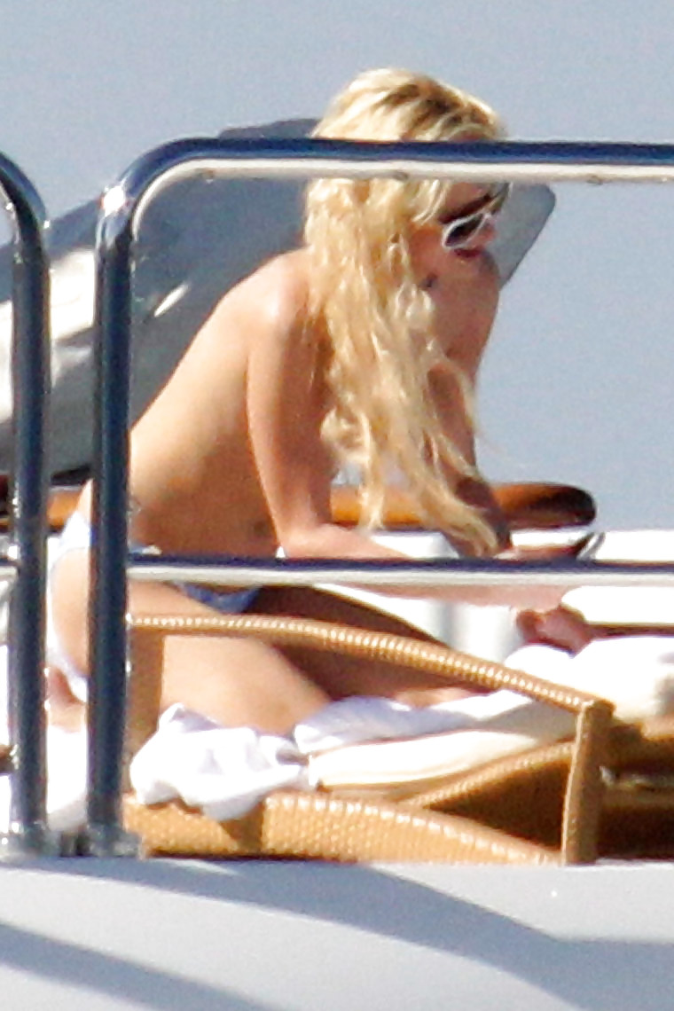 Paris Hilton Topless Candids