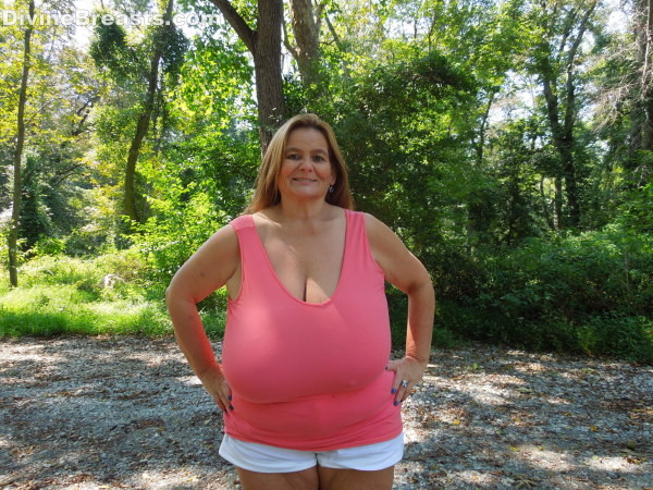 Busty milf amateur flashing her giant breasts outdoors
