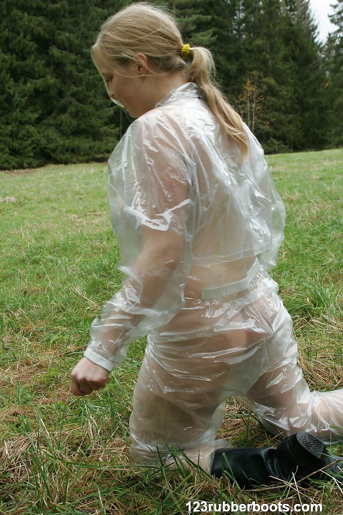 Teen in plastic rain wear 2 - Suomipvc