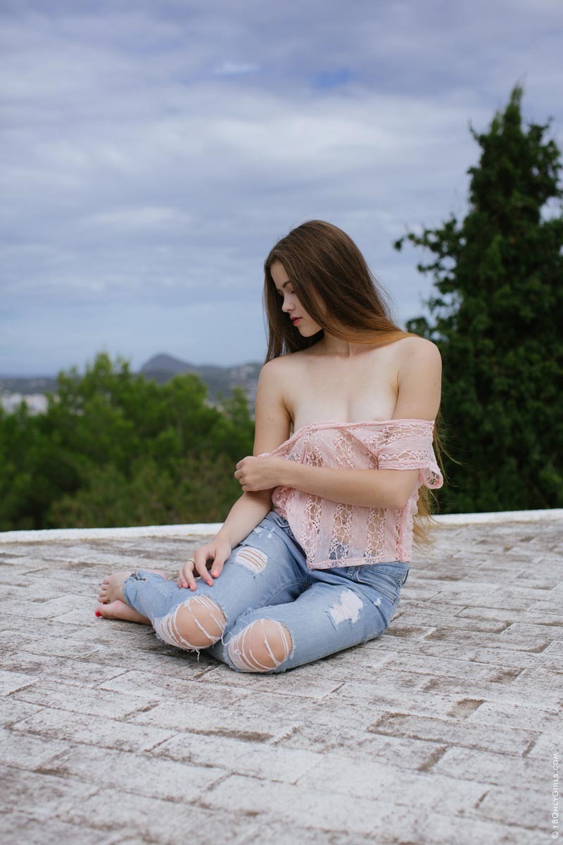 Beautiful teen strips off her jeans in the sun