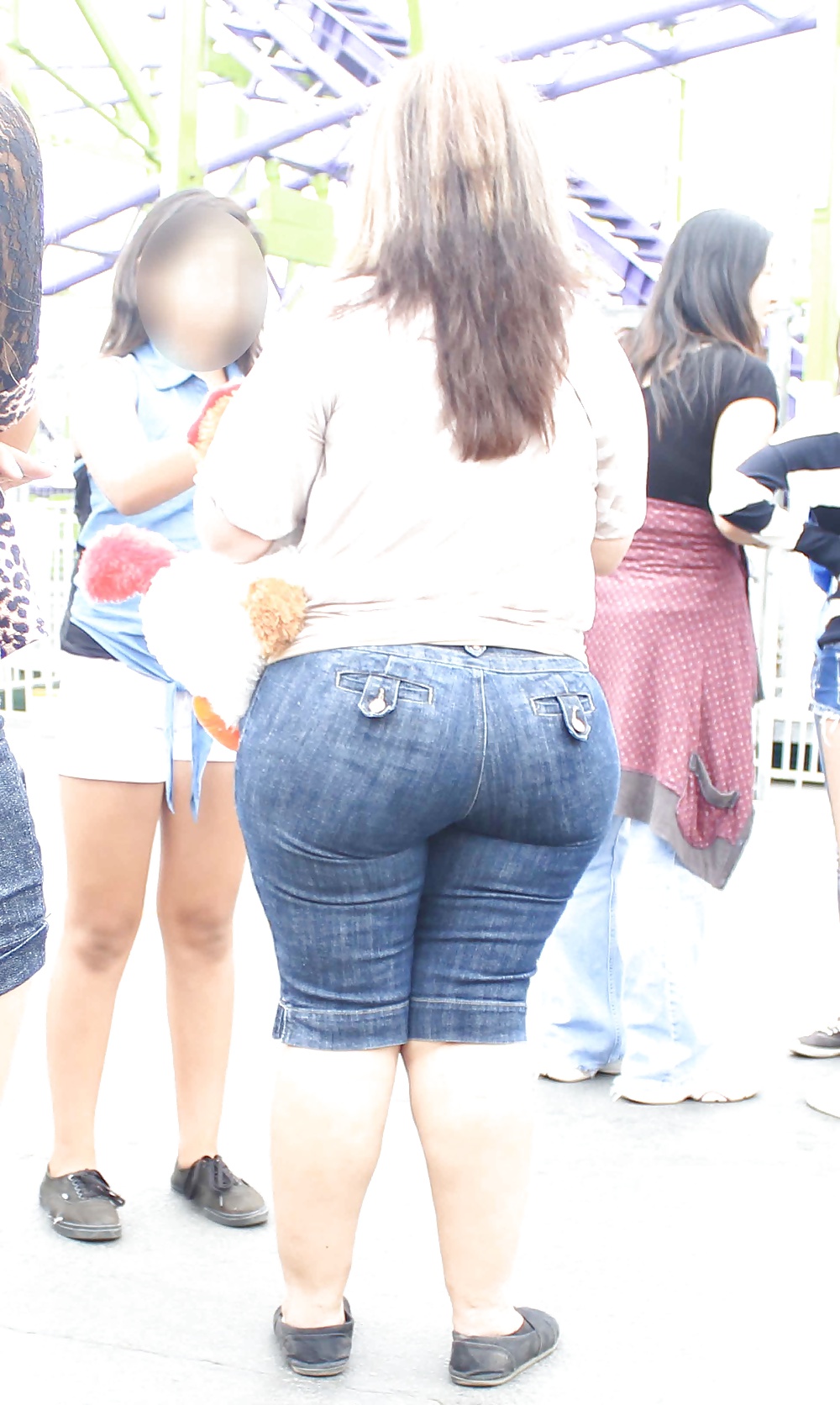 Candid Huge Latina Mom Ass in Jeans
