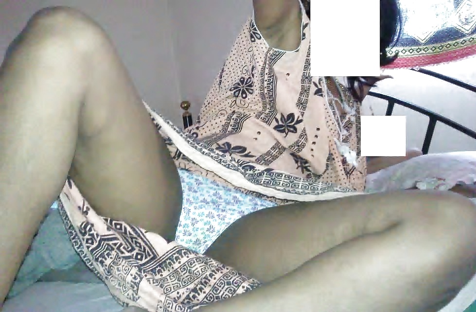 Indian Desi Mummmy nighty upskirts for dirty comments :)