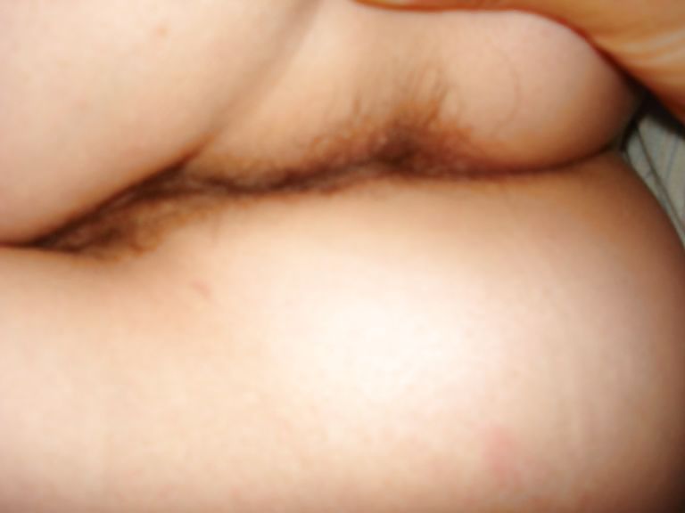 My wife's ass and hairy pussy (hammefall68)
