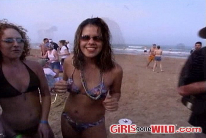 Beach babes in bikinis show us their pretty tits