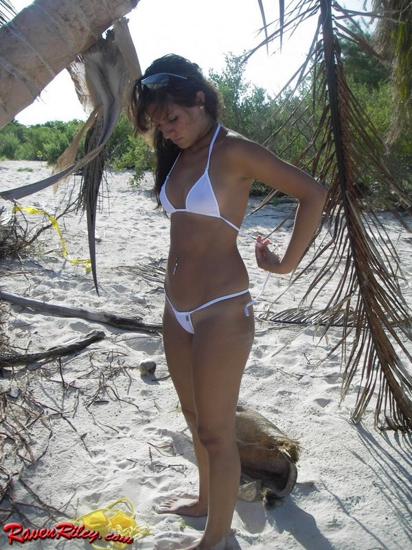 naughty raven riley flashing her pussy lips at the beach