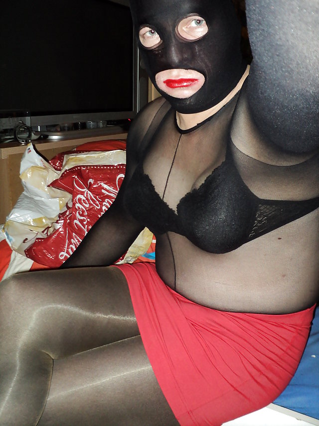 HORNY IN PANTYHOSE