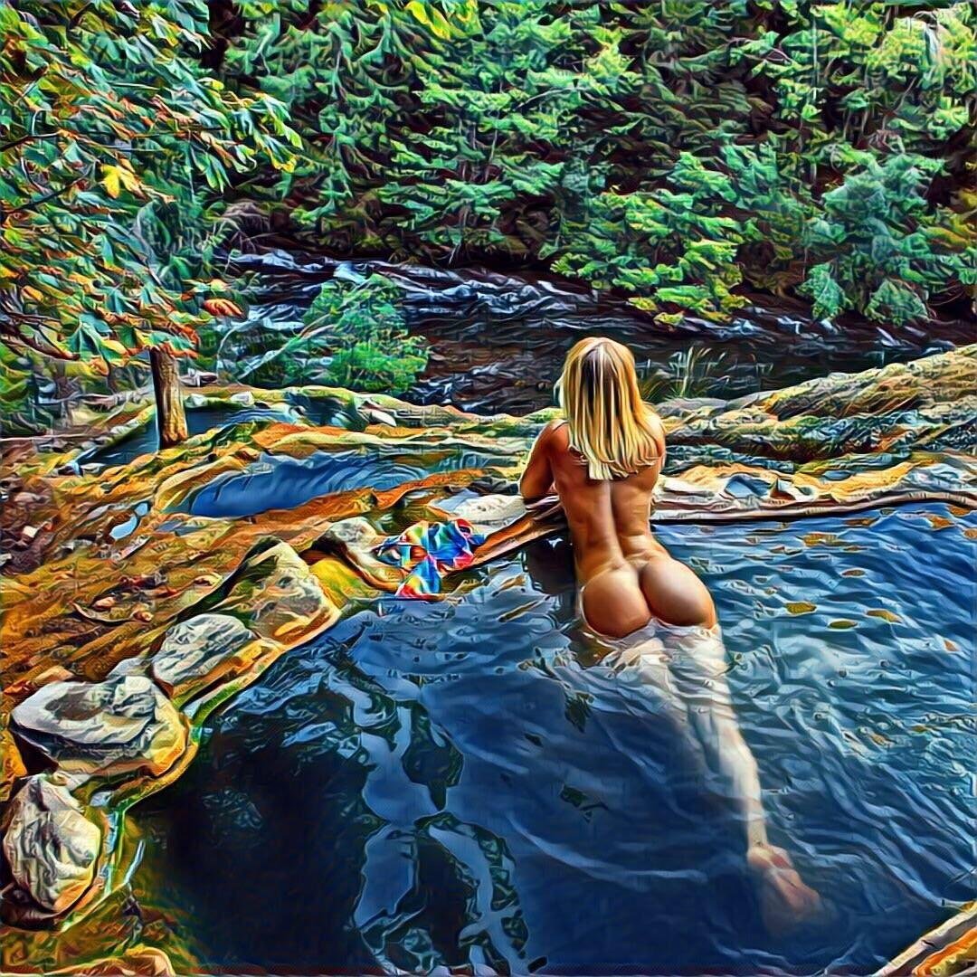 Nice ass in a trippy nature scene.