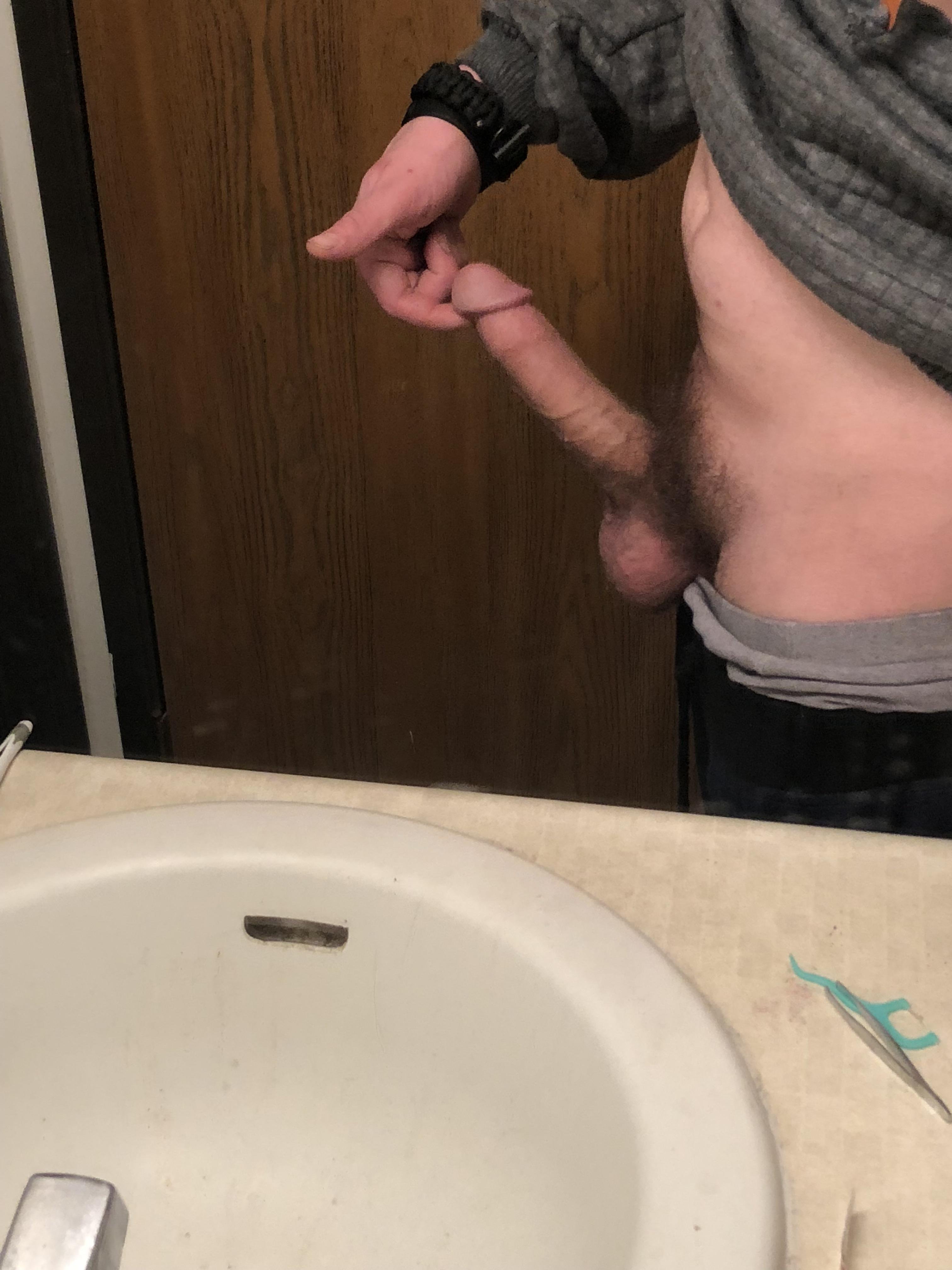 So yeah it’s my birthday and I’m the one giving y’all presents . I’m a straight guy but everyone can enjoy my birthday cock .