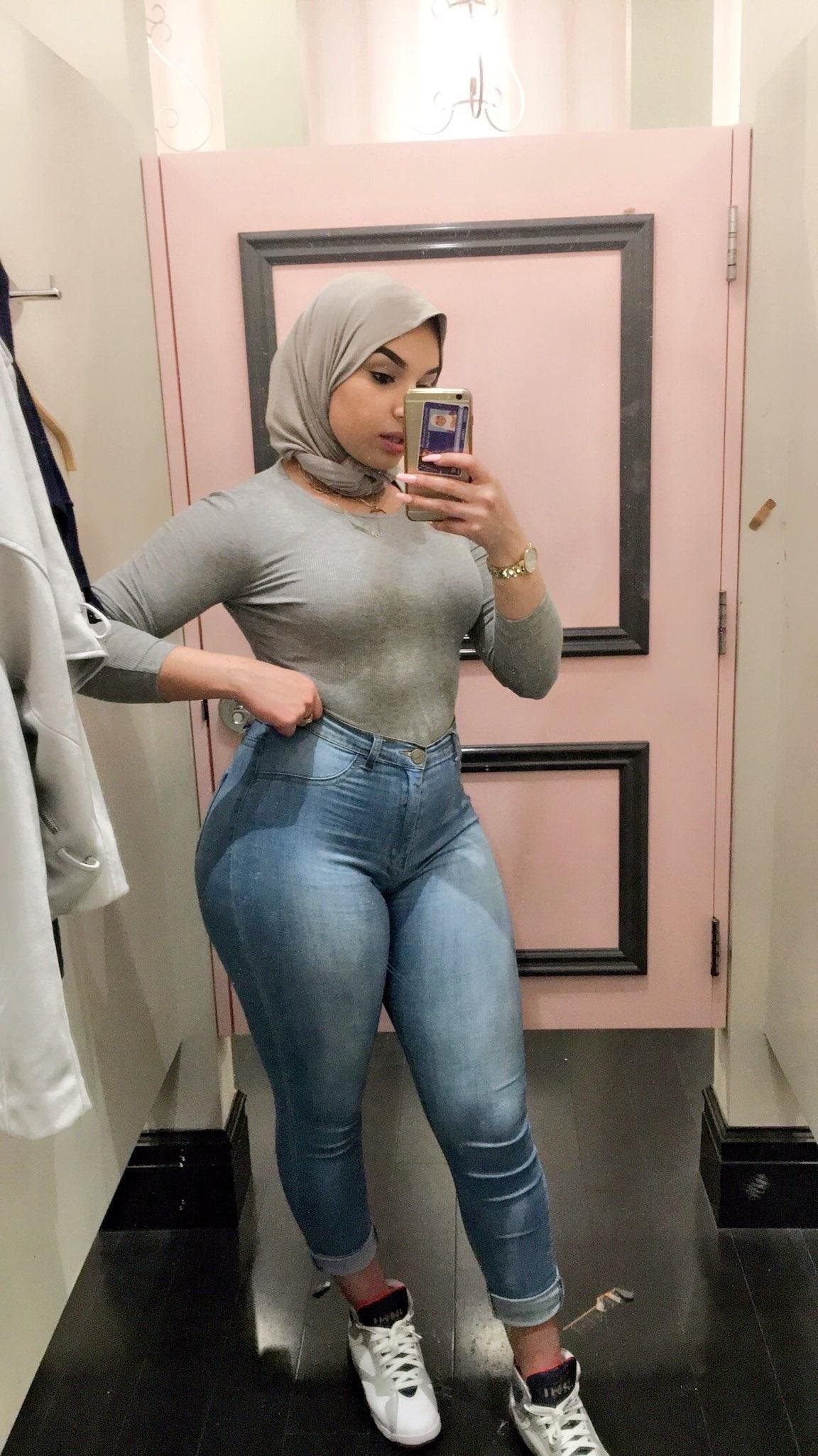 Thick hijabi girl