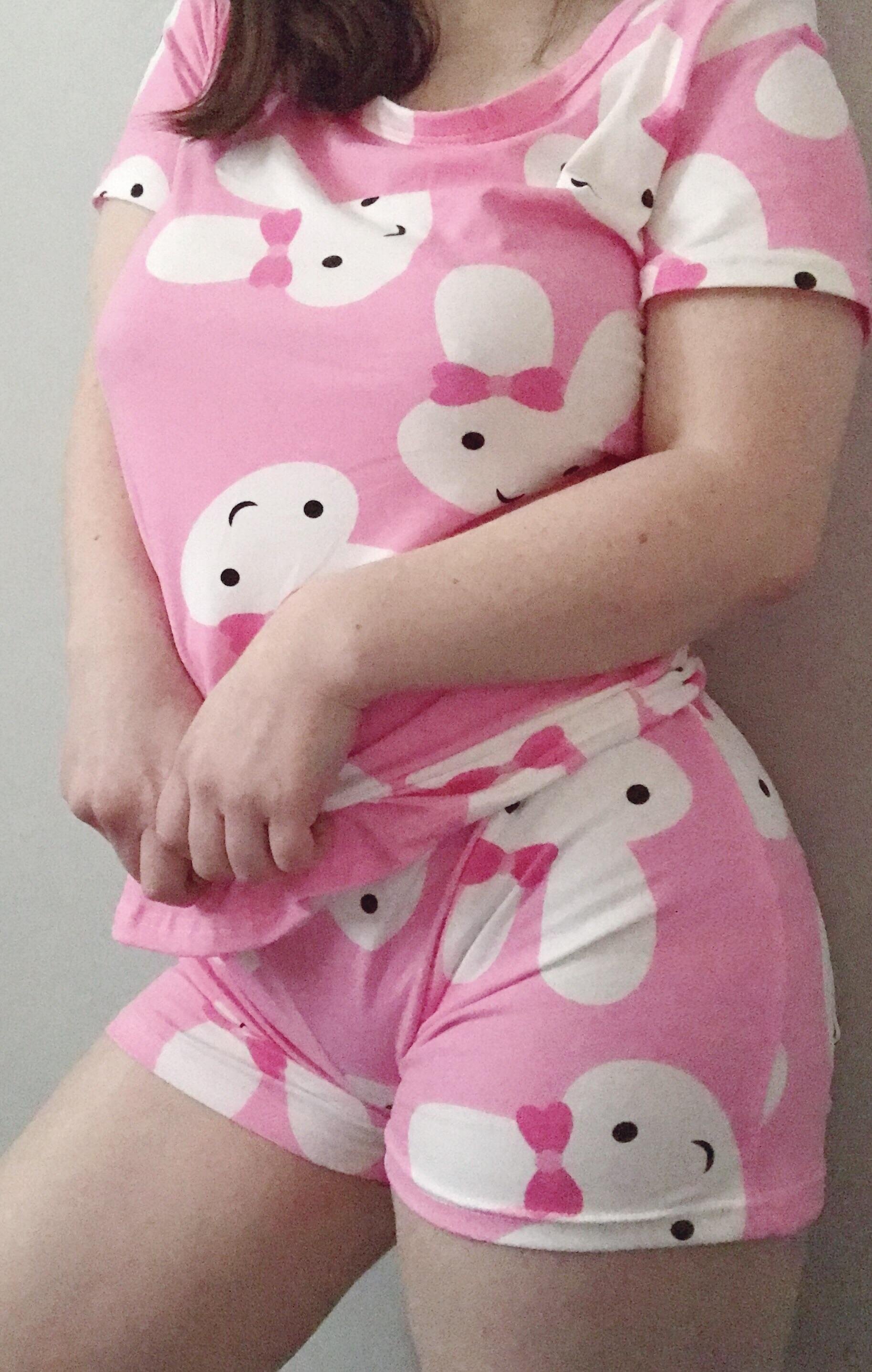 Figured I’d show off my new bunny jammies for all of you! :3