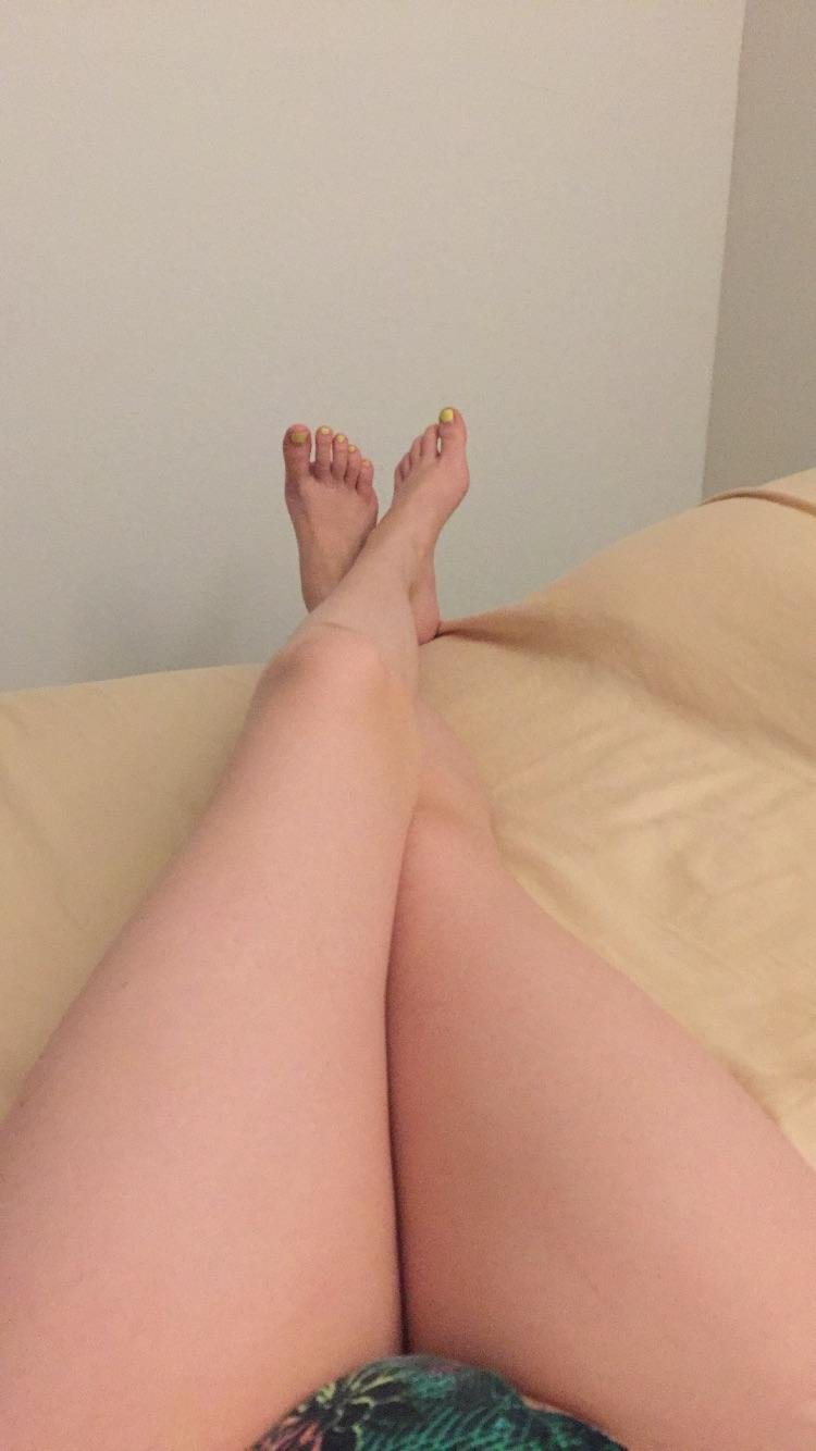 Anyone with foot/leg fetishes?