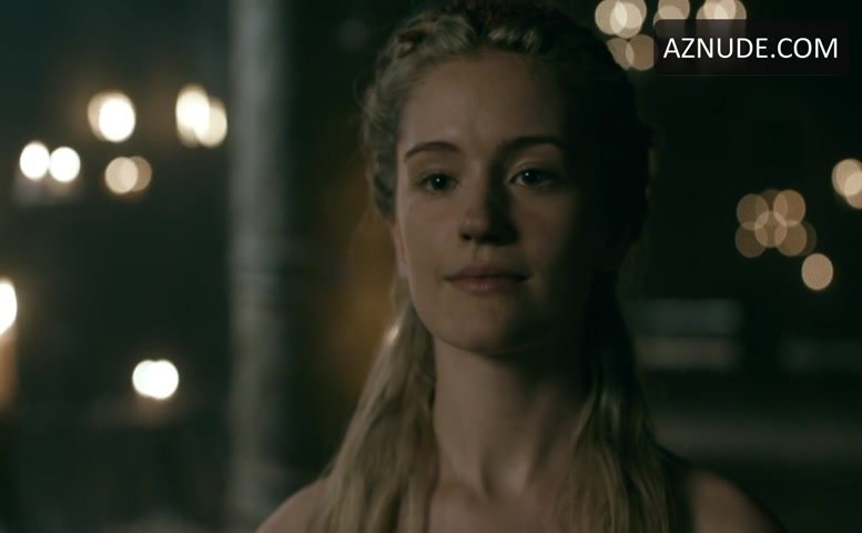 The curves on Freydis from Vikings (Swedish actor Alicia Agneson) are godlike! Hope they will show more of her &lt;3