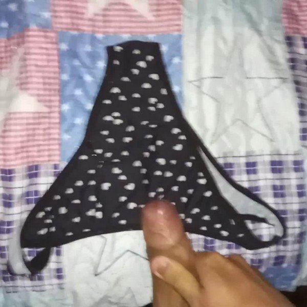 [proof] cumming on sister panties and bedsheets