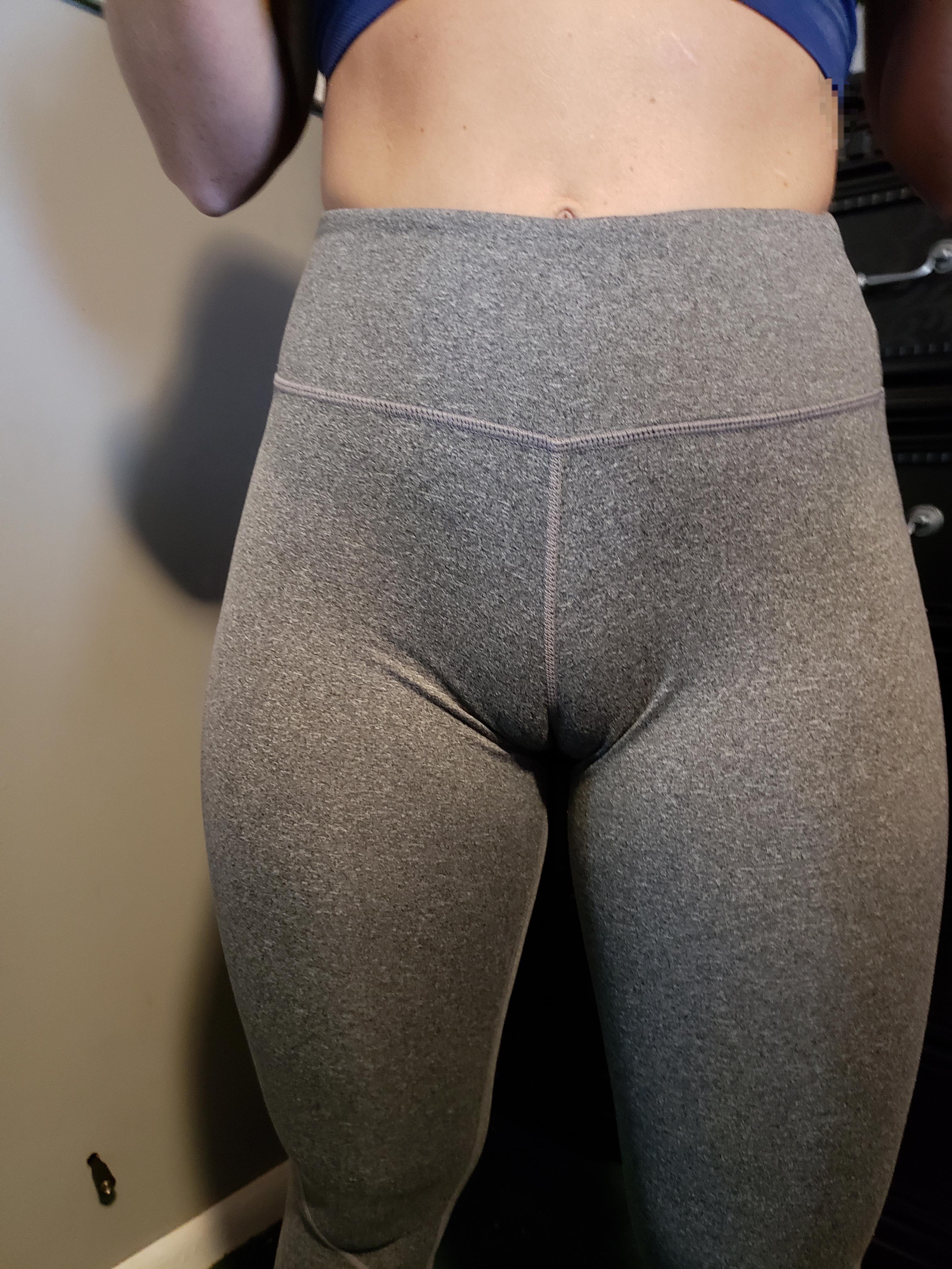 Wife's phat toe again; gym pants edition