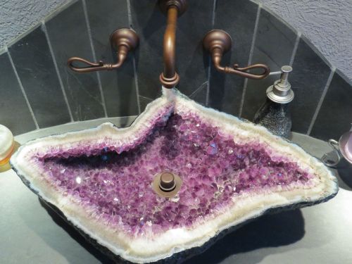 captainspoopyscout: theycallmeabbey: this sink would actually tear your hands apart. I didn’t realize you all vigorously rubbed your hands against your sink