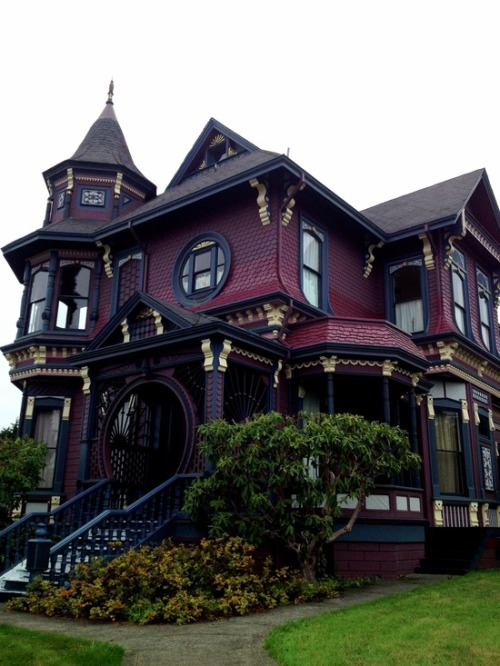 steampunktendencies: Victorian Style Houses  N something different