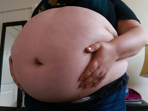 a-chubby-fighter: cute-fatty-girl: hamgasmicallyfat: I want to get stuffed