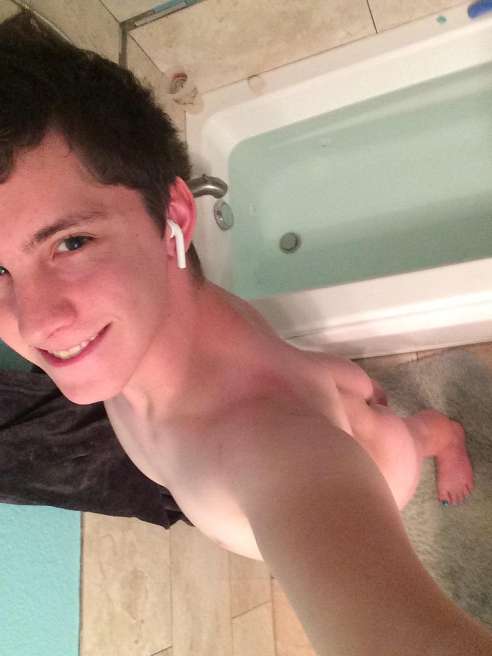Hey! I just turned 18 and am very excited to start posting here! I’m a complete bottom btw!