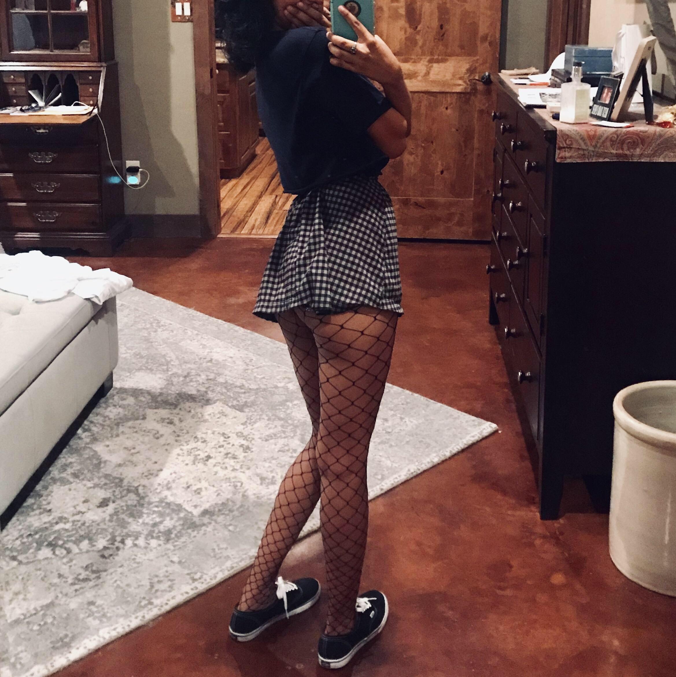 i [21f] was told that this sub would appreciate my fishnets!