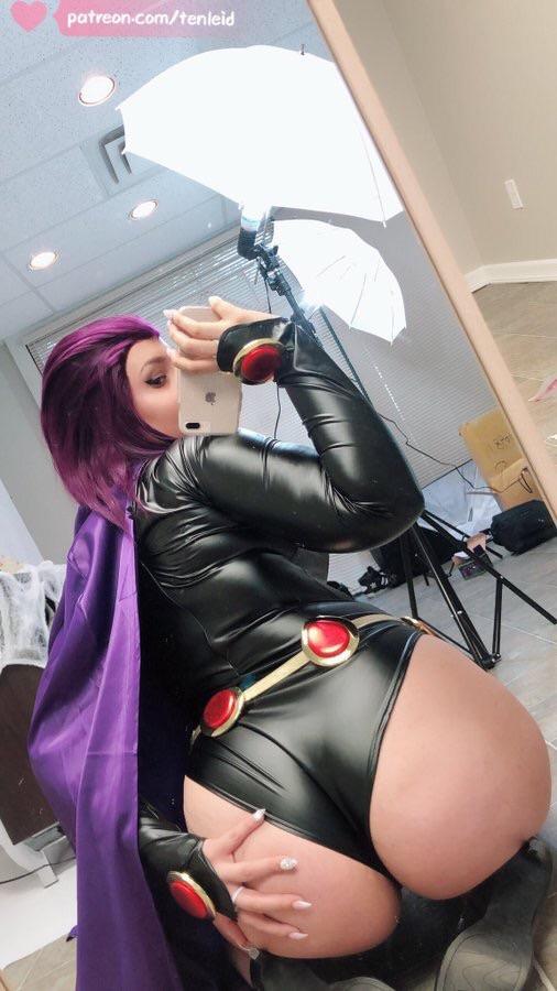 Showing off my ass in my raven cosplay.. is it big enough to be welcome here~?