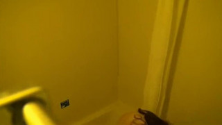 偷偷在浴室放入攝影機偷拍姊姊洗澡