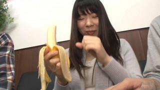 ちょっとそこのお嬢さん！「先っちょだけ挿れさせてくれませんか？」鼻や口に色々な物の先っちょを挿れ、最後はおま○こにチ○ポを挿れちゃいました！ ATOM-279 - 1