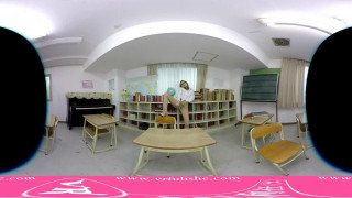 [VR]日本VR成人影片 皮膚嫩白既老師在你面前解開肉色絲襪 然後自慰
