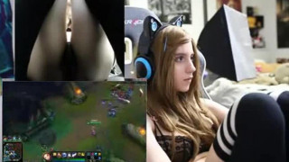 A streamer chat sex when she play LOL