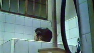 （お宝）安田成美 - 「おさな妻」入浴で乳首露出