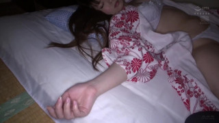 某温泉ホテル宿泊客を睡眠薬で眠らせ撮った 人妻たちの寝取られイタズラ映像 40人5時間30分収録 KAR-982 - 2