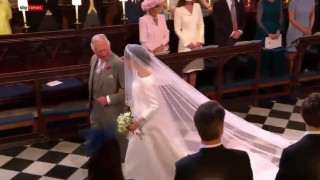 Prince Harry sees his bride Meghan Markle for the first time #RoyalWedding ?