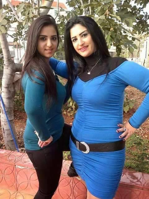 Sexy Indian mom and daughter 