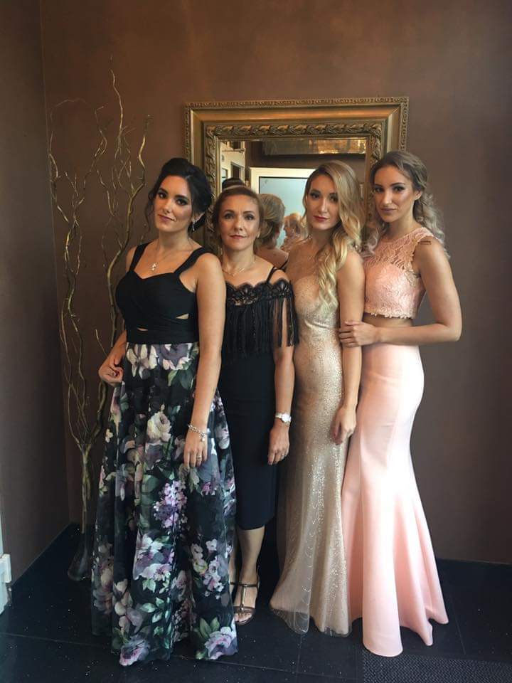Mom with 3 daughters