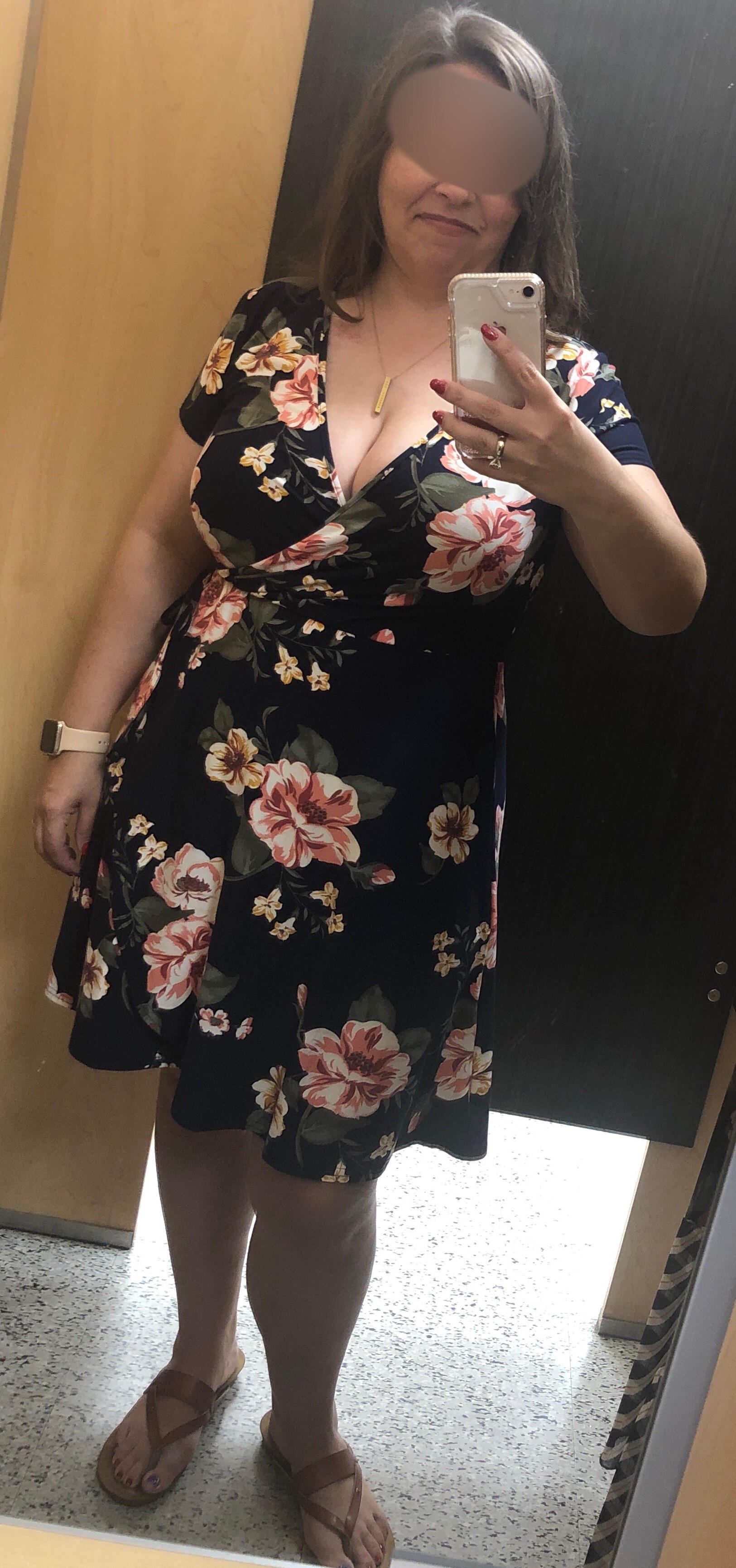 Mom o[f] 3... what do you think about this dress on her? Comments and PMs welcome!