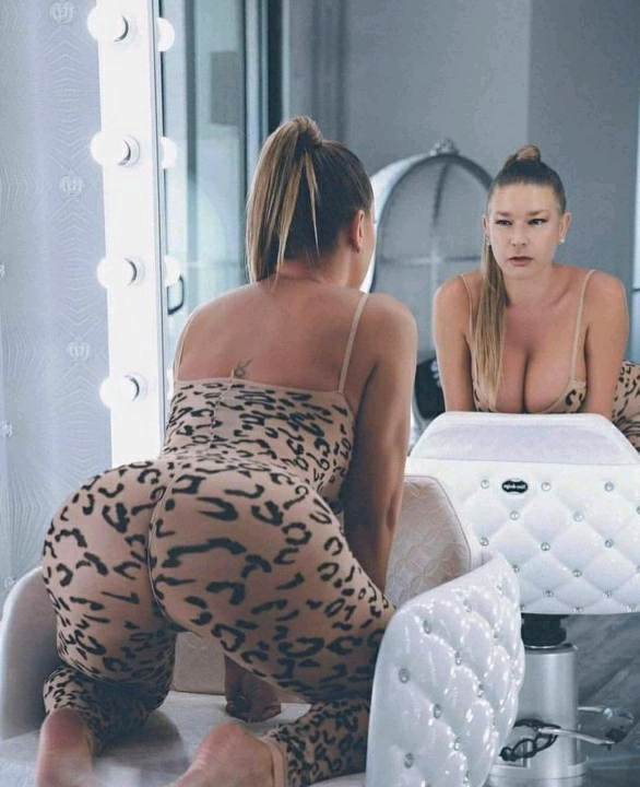 Marisa Kardashians latex Model 