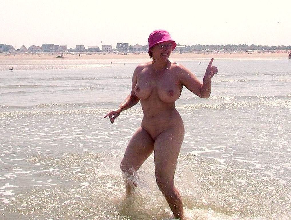 BEACH BITCH