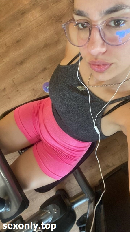 mia la roche navel_hat_girl Nylacherryy