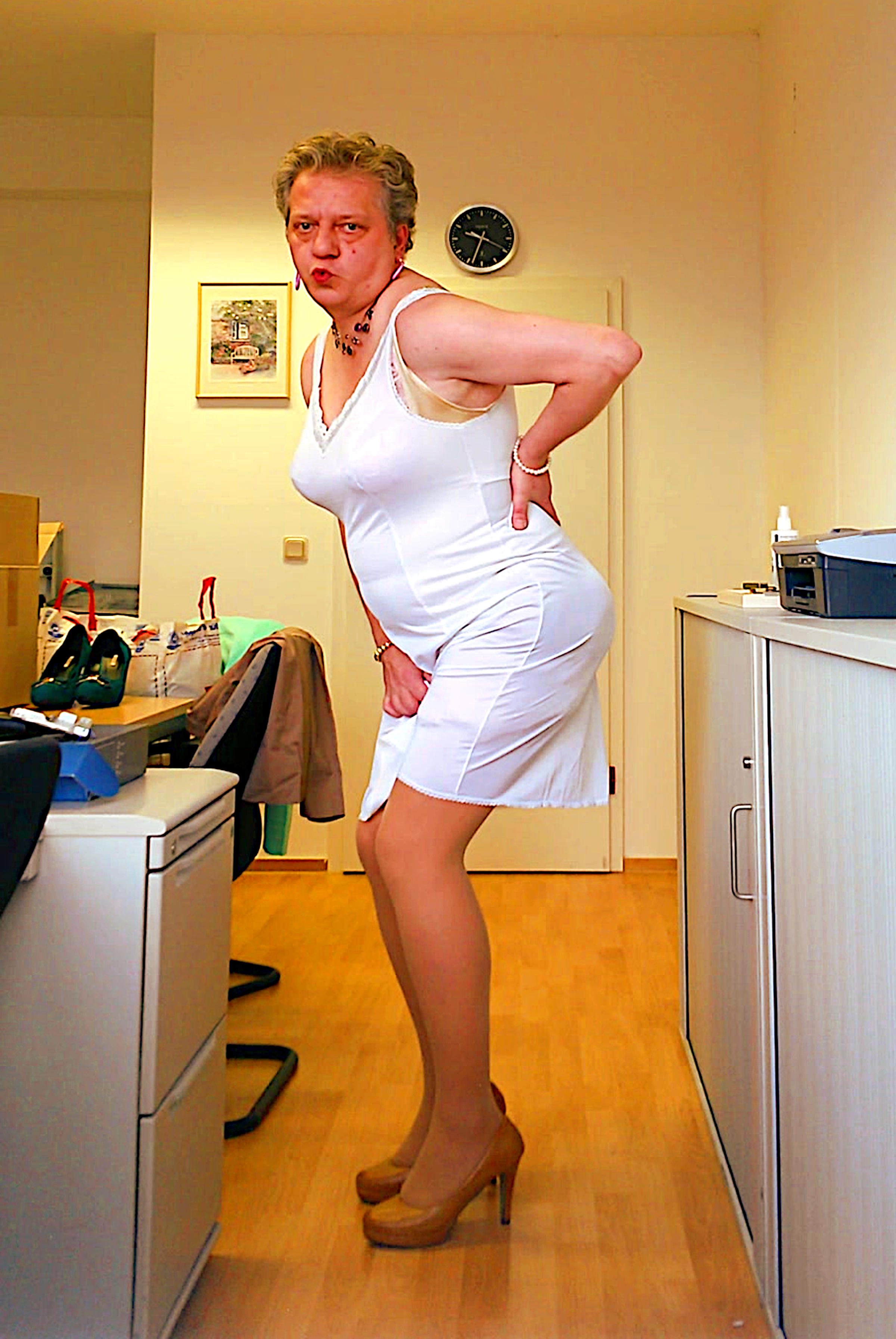 reife sexy Hure - Bordell Salinenstraße Erfurt   