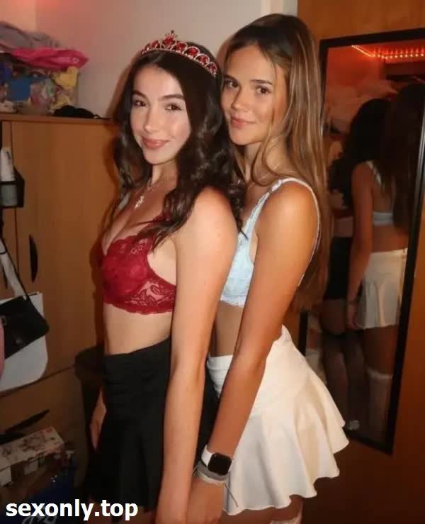 Miniqueenn24 Sonia apples BrunetteMermaid
