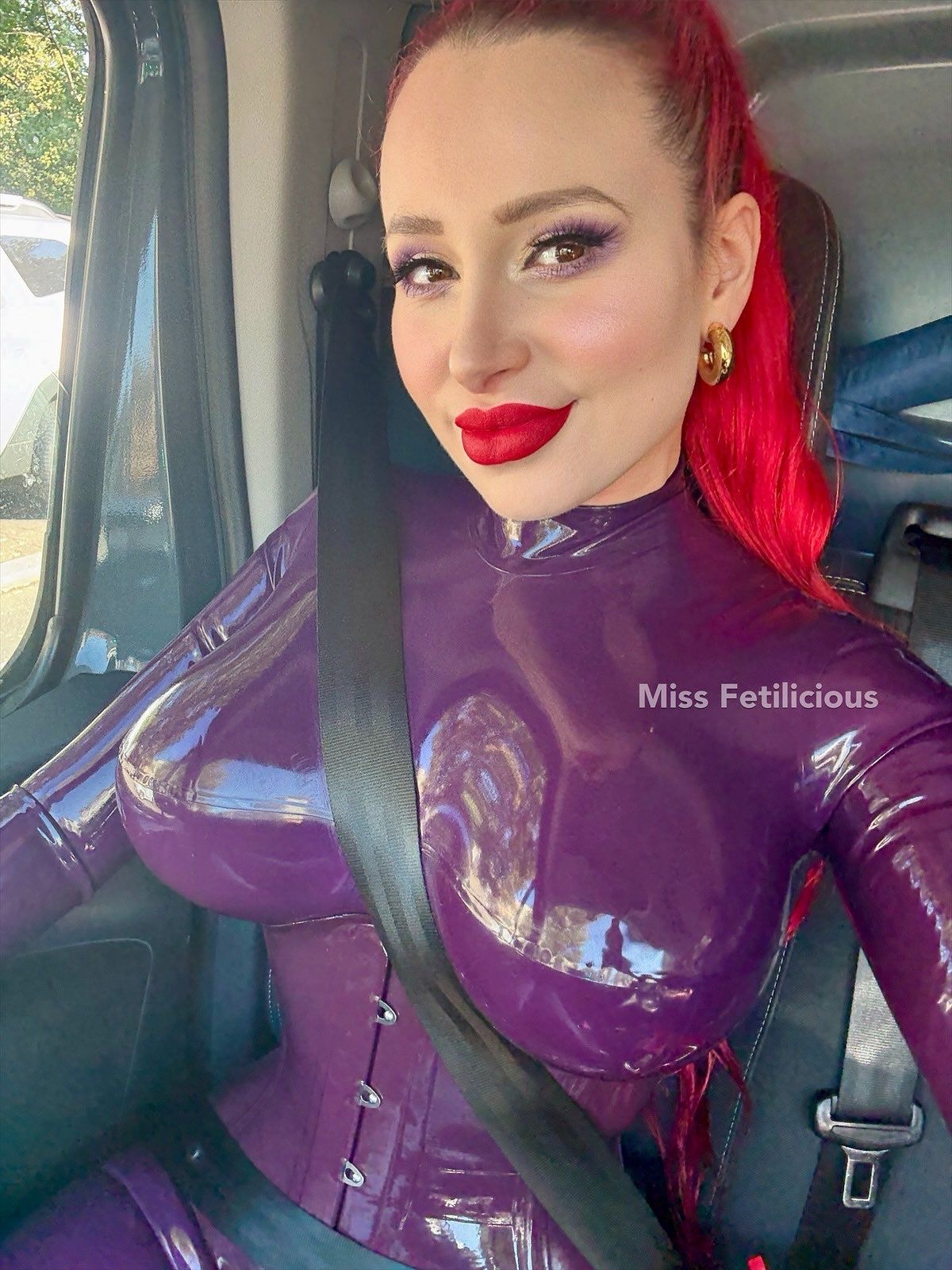 Anna Jennifer Rosenmüller Lila latexcatsuit Gummifetisch sexdoll Nürnberg Jauerstraße 22 duftet geil