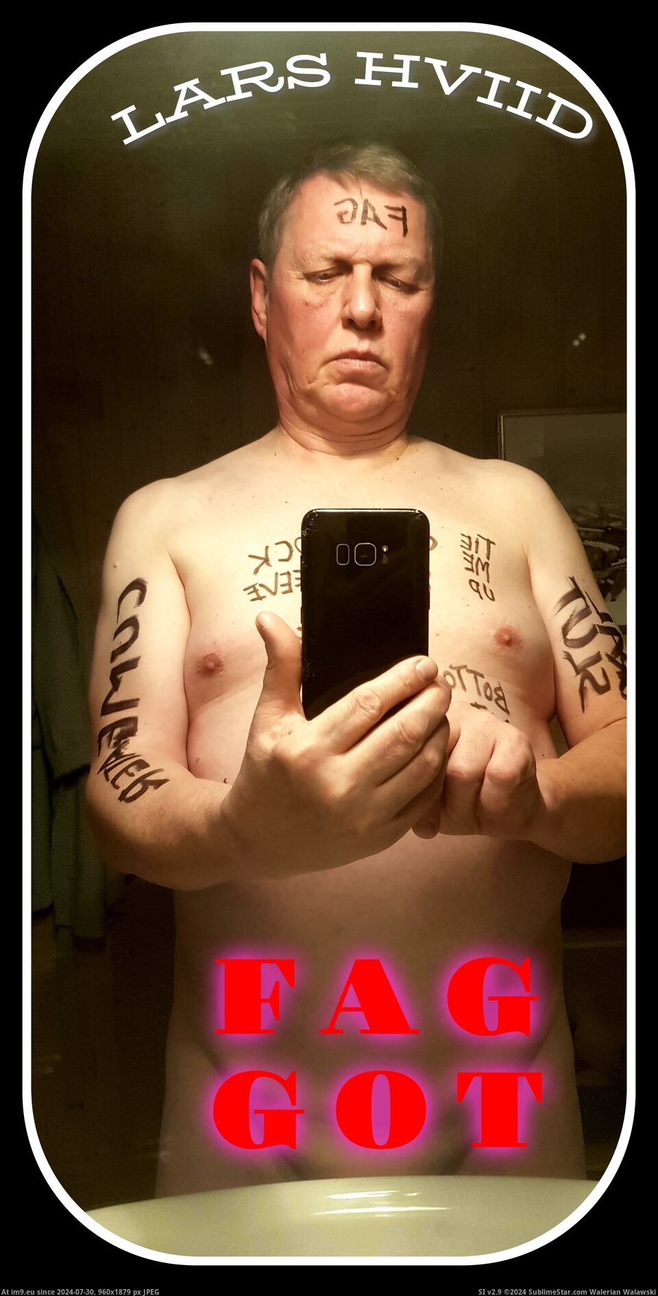 faggot Lars Hviid selfie woth bodywriting