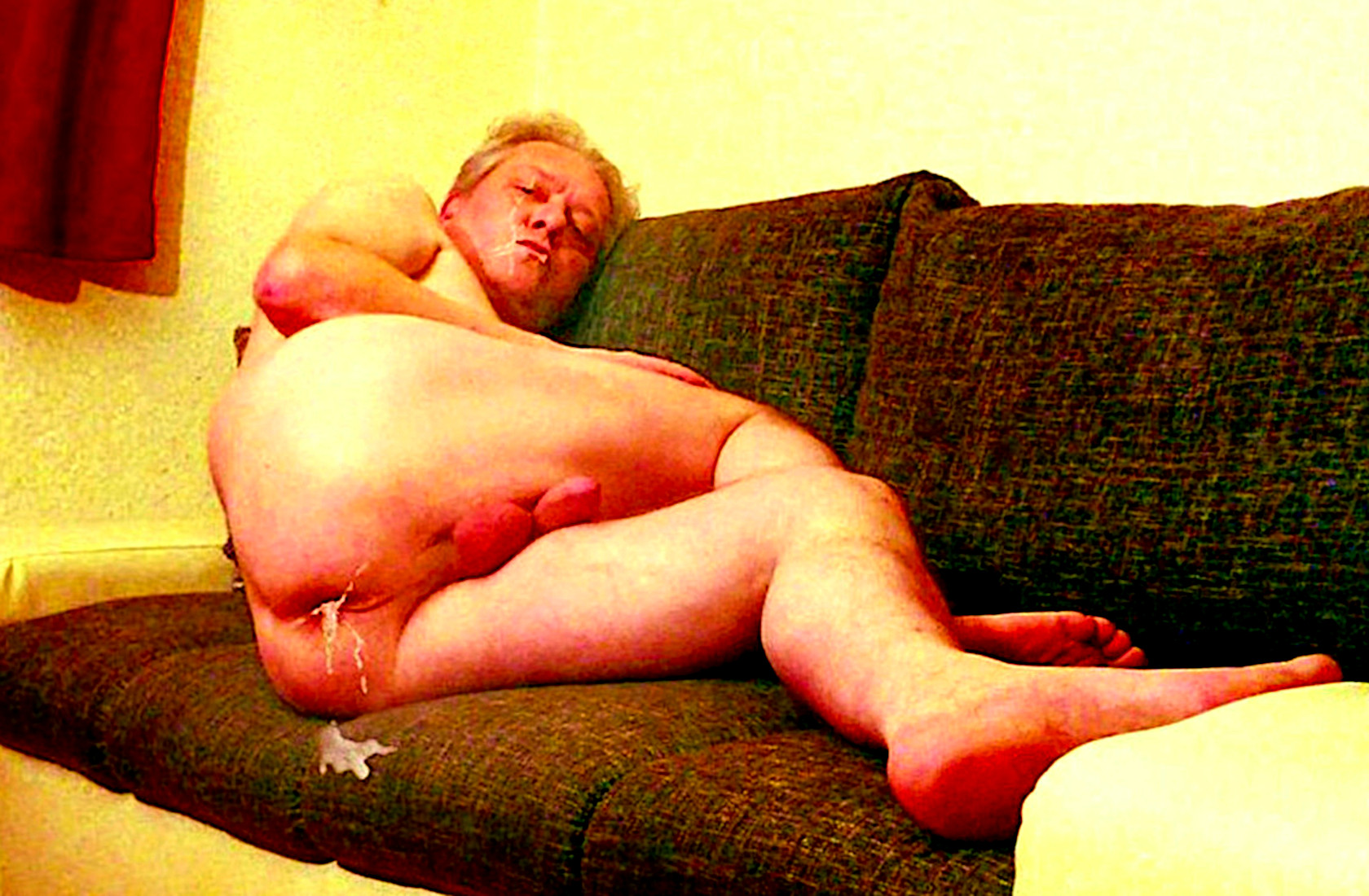 Nutte frisch Arsch- und Mundgefickt