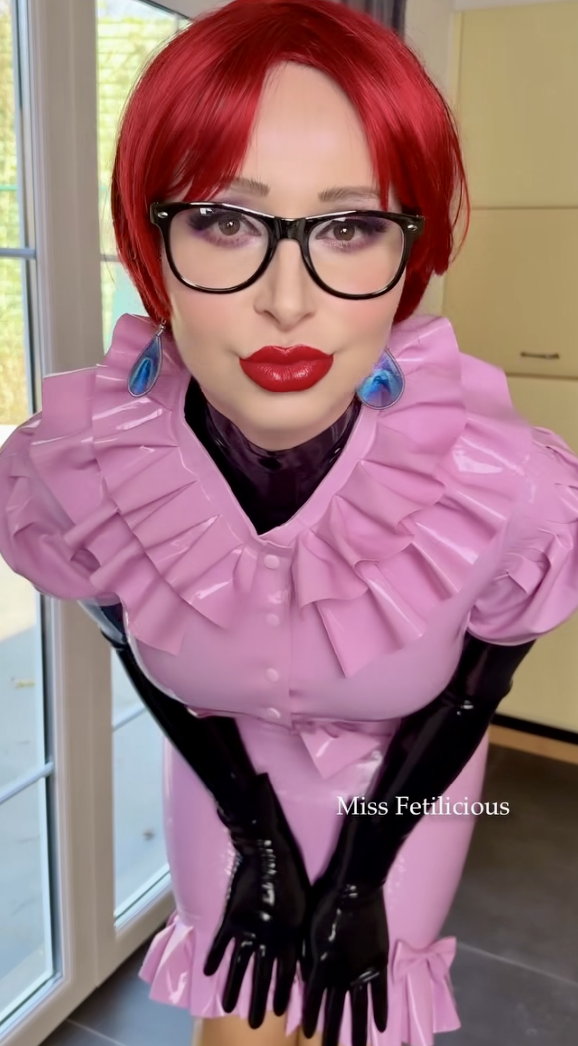 Latexsmoking Annarosenmüller Zigarette Annarosenmüller Latexsmoking fetish Zigarette rauchen 015736