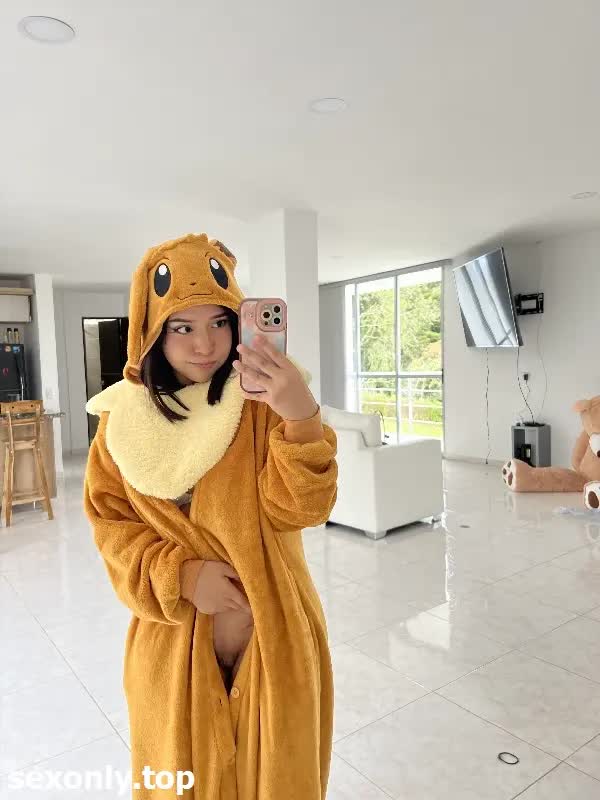 Luscious Lips Melody_Moon Lolyamateur